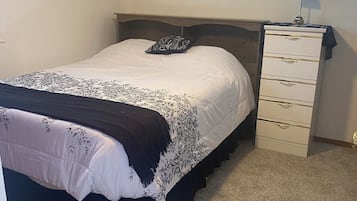 3 quartos, escrivaninha, ferros/tĂĄbuas de passar roupa