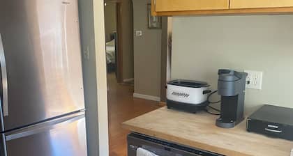 Cozy, spacious house located near historic downtown near shopping and dining.