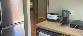 Cozy, spacious house located near historic downtown near shopping and dining.
