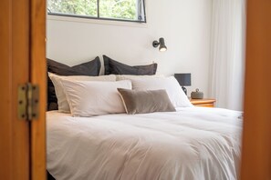 3 habitaciones, tabla de planchar con plancha, wifi y ropa de cama 