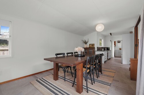 Tranquil Hideaway - Lake Okareka Holiday Home