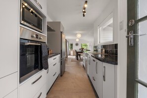 Kühlschrank, Mikrowelle, Geschirrspüler