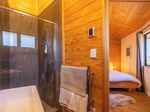 Shower - Haus Austria - Ohakune Holiday Home (Ohakune)
