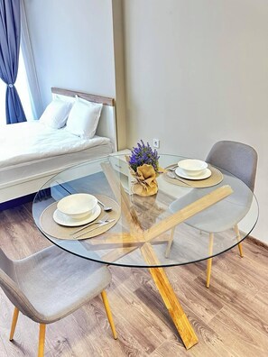 1 غرفة نوم وواي فاي وملاءات أسرّة