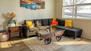 Smart TV - Luxe Retreat - 8 Guests - Off I-70-E-470 - Anschutz Medical - Trails - Airport (Aurora)