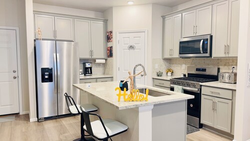 Luxe Retreat Elevé 3BR/2.5B - UCH, Gaylord & DIA