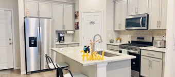 Luxe Retreat Elevé 3BR/2.5B - UCH, Gaylord & DIA