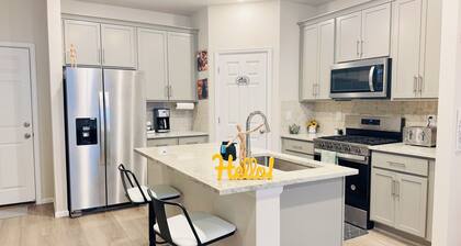 Luxe Retreat Elevé 3BR/2.5B - UCH, Gaylord & DIA