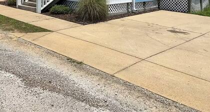Peaceful house with Hot Tub and Sauna in Starkville MS.