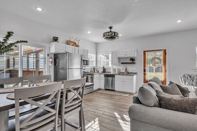 Peaceful house with Hot Tub and Sauna in Starkville MS.