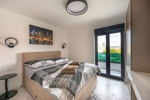 2 عدّة غرف نوم وواي فاي وملاءات أسرّة