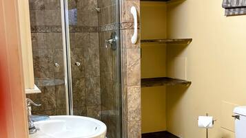 Hårtørrer, håndklæder, Sæbe, Toiletpapir