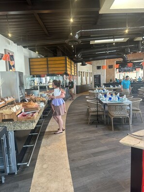 Daily buffet breakfast for a fee