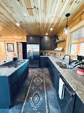 Frigorífic, microones, forn i placa de cuina 