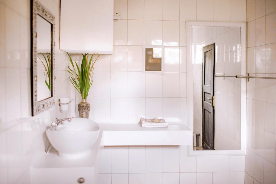 Dusj, håndklær, såpe og toalettpapir