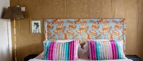 3 bedrooms, bed sheets