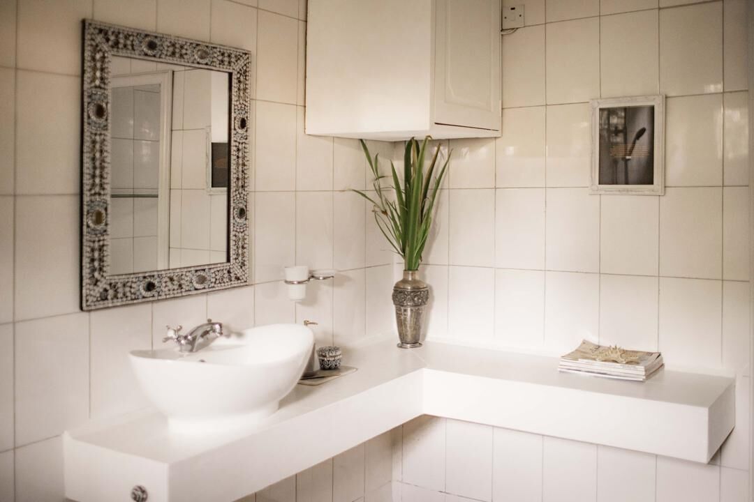 Ducha, toallas, jabón, papel higiénico