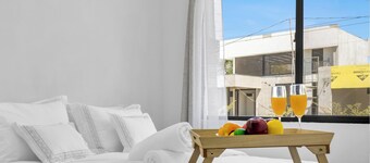 Cozy APT next to the Airport - Wifi, pool, A/C