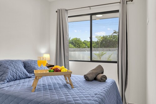 Cozy APT next to the Airport - Wifi, pool, A/C