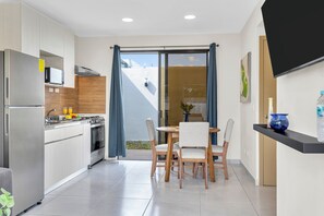 Micro-ondes, four, plaque de cuisson