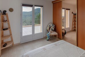 4 chambres, fer et planche à repasser, Wi-Fi, draps fournis