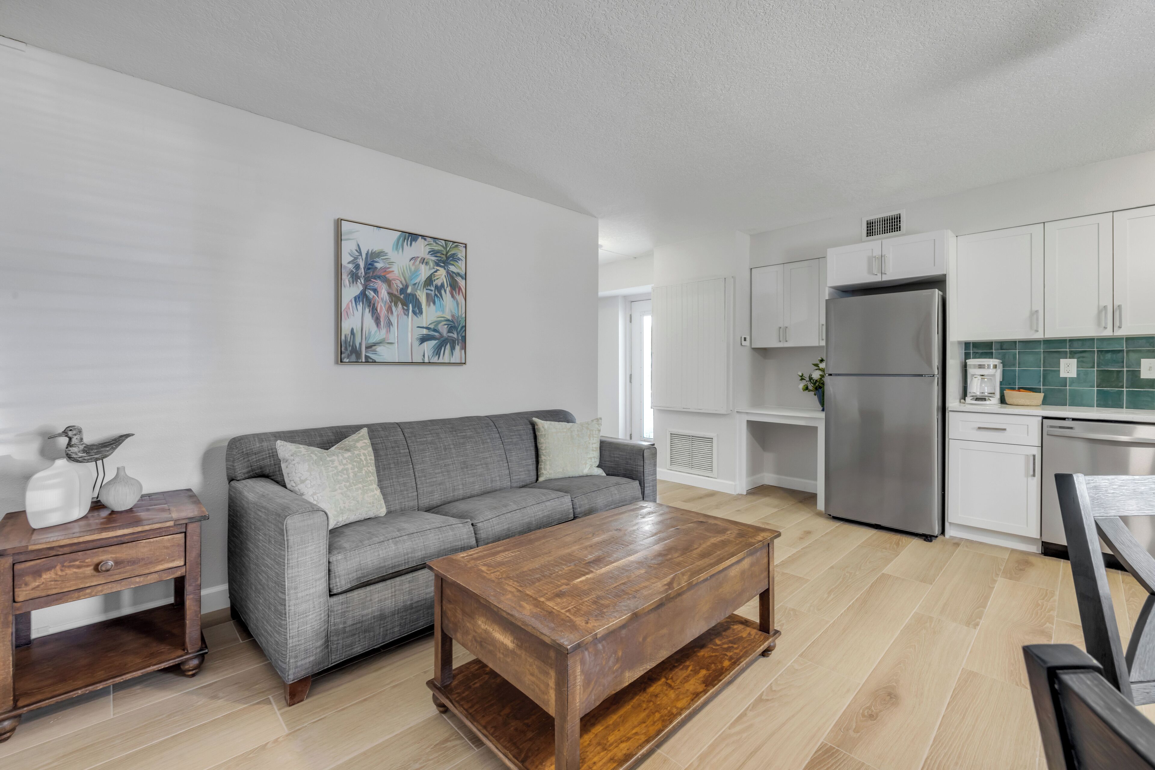 Smart TV, reproductor de DVD, libros, videoteca