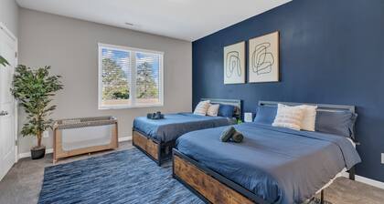 Upscale King 3BR Townhouse Mins Downtown