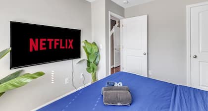 Upscale King 3BR Townhouse Mins Downtown