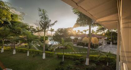 Tourist farm near Armenia, airport, Salento and Coffee Park.