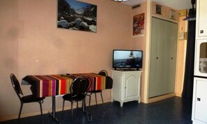 Interior - Holiday Home in Cauterets Near Cable Car (Cauterets)