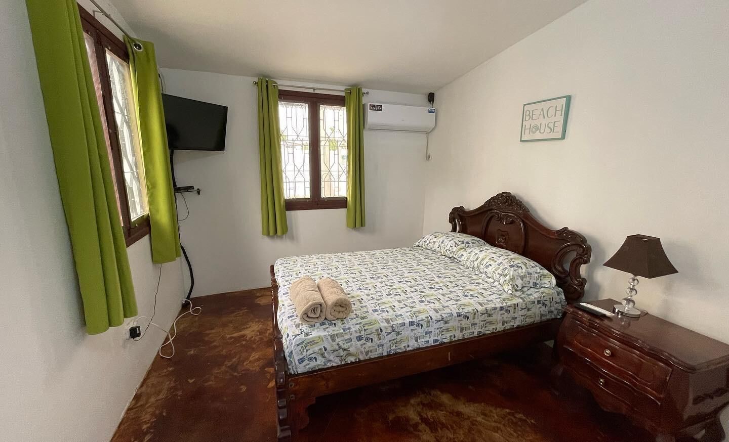 1 habitación, tabla de planchar con plancha, internet y ropa de cama 