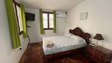 1 bedroom, iron/ironing board, internet, bed sheets