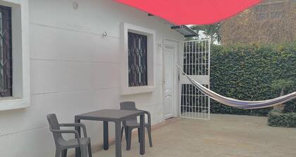 A block from Chipipe beach Salinas cost studio for 5 Salinas with AC