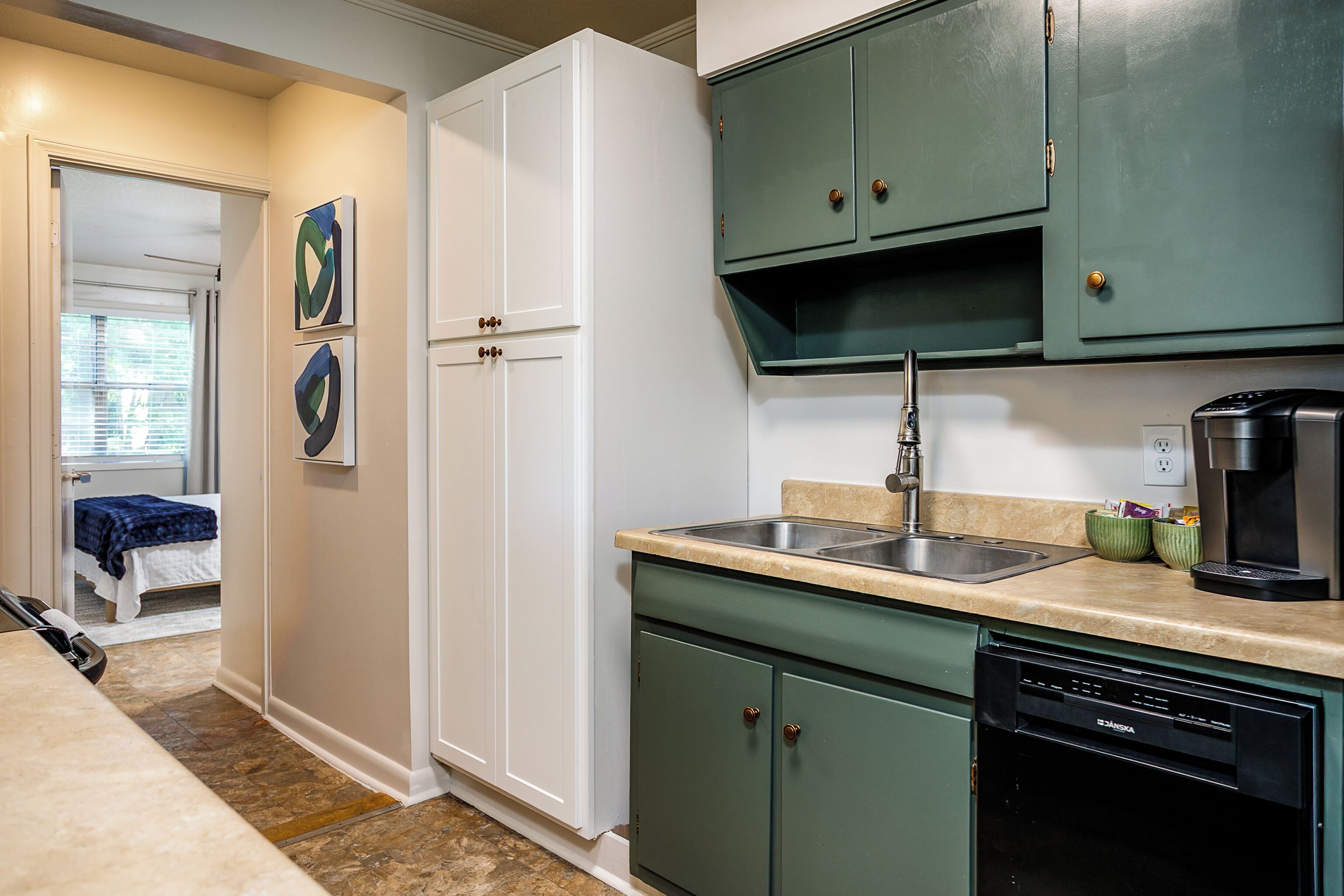 雪櫃、微波爐、焗爐、爐具