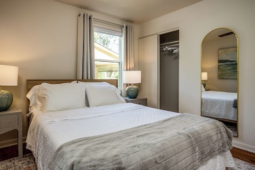 Fresh & Clean - Newly Remodeled 4-bedroom house in the heart of Jonesboro