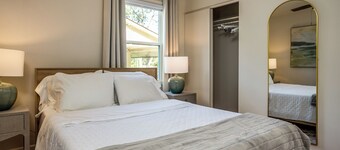 Fresh & Clean - Newly Remodeled 4-bedroom house in the heart of Jonesboro