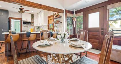 Classic San Diego Home w/ Outdoor Lounge & Vintage Charm Casa Craftsman by Avantstay
