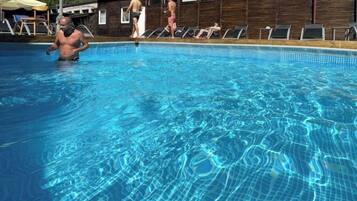 泳池