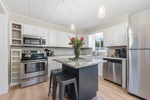 Fridge, microwave, oven, stovetop - NEW! Modern Comfort for Your Fam & Your Dog(s)! Less than 10 min to BSU, Downtown, & Airport (Boise)