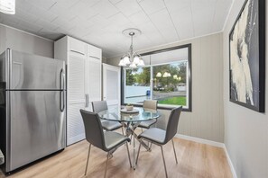 Dining - Modern Comfort for Your Fam & Your Dog(s)! >10 min to BSU, Downtown, & Airport | BBQ | RV Parking (Boise)