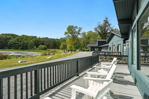 Chalet, 2 Bedrooms, Kitchen, Lake View | Terrace/patio