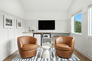 Studio Suite, 1 Katil Raja (King), Balcony, Lake View | Dapur kecil peribadi