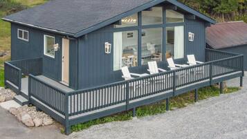 Chalet, 2 Bedrooms, Kitchen, Lake View | Terrace/patio
