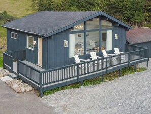Chalet, 2 slaapkamers, keuken, uitzicht op meer | Terras