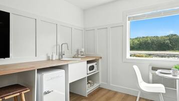 Suite, 1 dormitori, cuina bàsica, vistes al llac | Cuina bàsica privada
