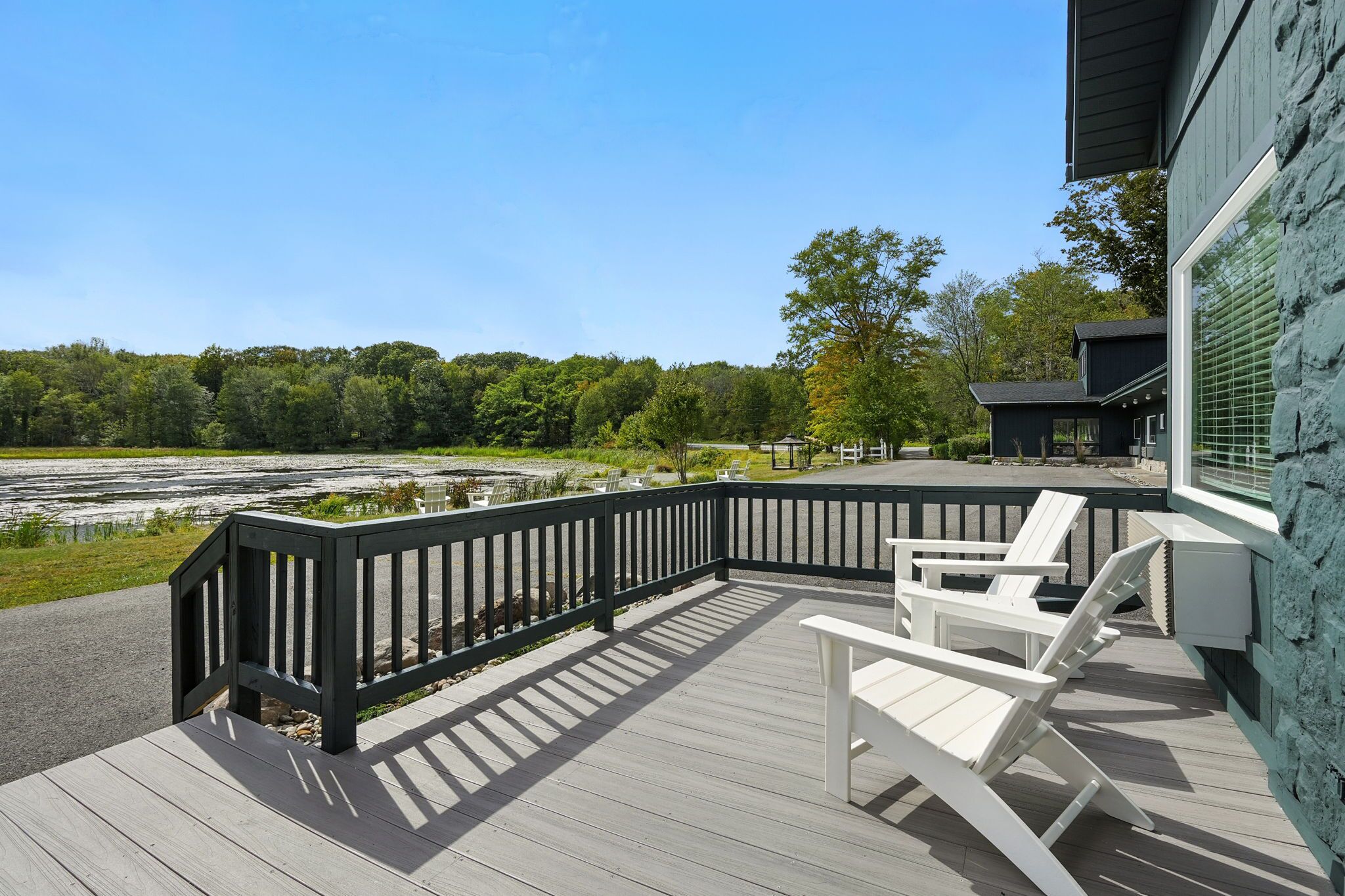 Studio Suite, 1 King Bed, Kitchenette, Lake View | Exterior