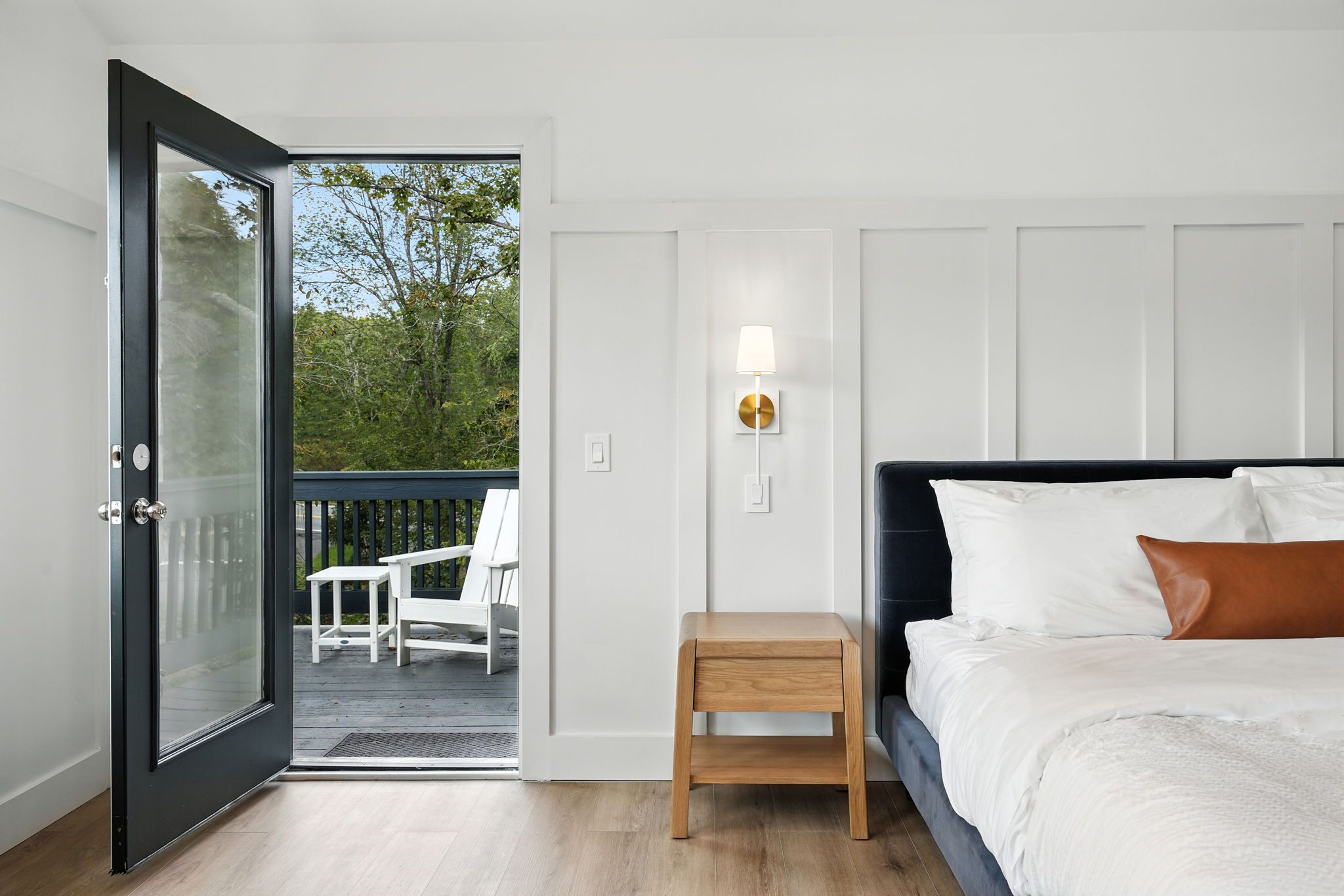 Studio Suite, 1 King Bed, Balcony, Lake View | Balcony