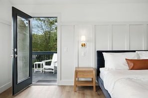 Stúdíósvíta - 1 stórt tvíbreitt rúm - svalir - útsýni yfir vatn | Svalir