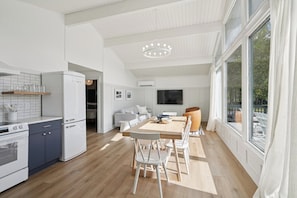 Chalet, 2 Bedrooms, Kitchen, Lake View | Free WiFi - Lakelyn Lodge (Lakeville)