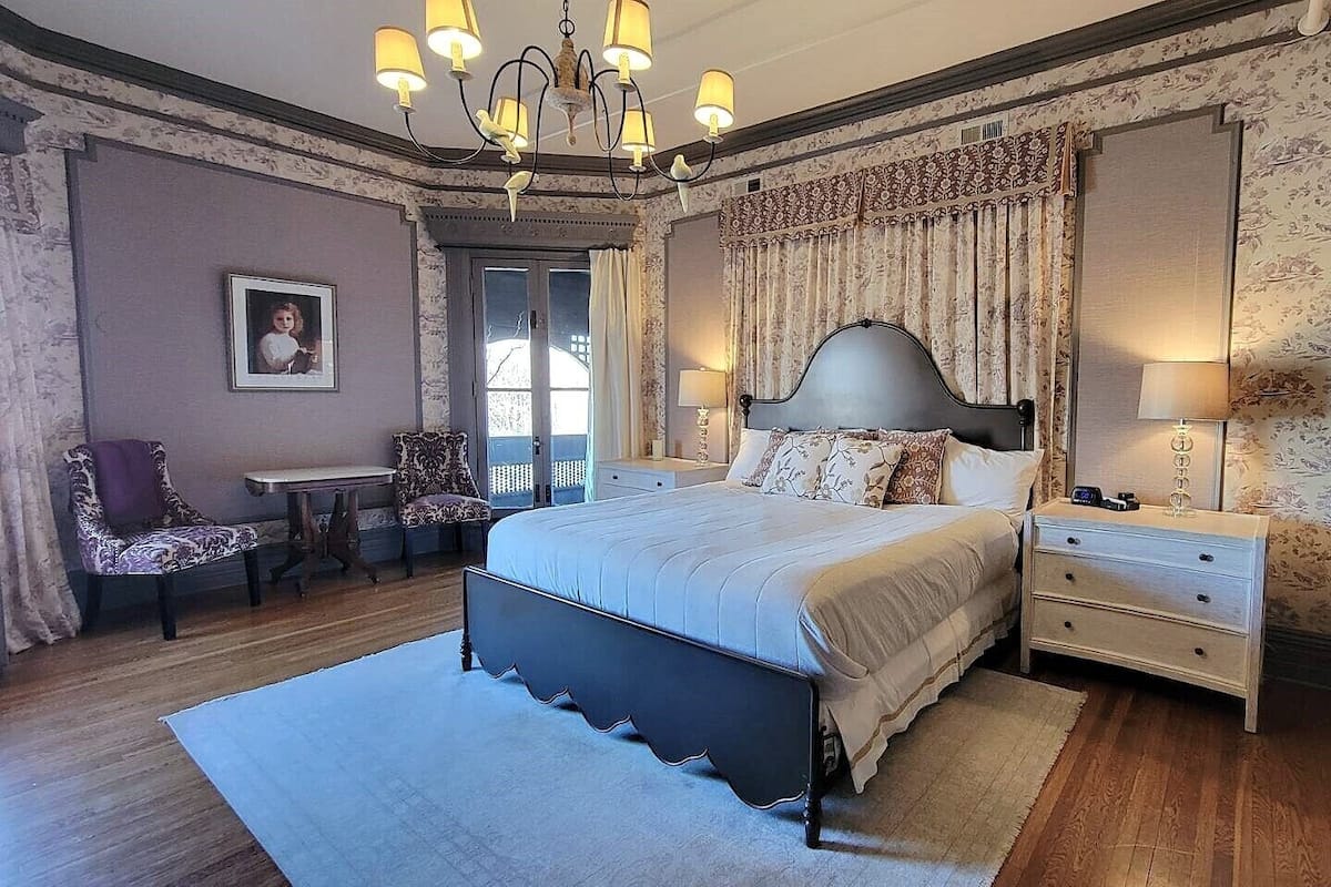 Suite luxueuse, vue sur la ville | Draps en coton égyptien, literie de qualité, couette en duvet, bureau